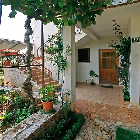 Apartman Gina *