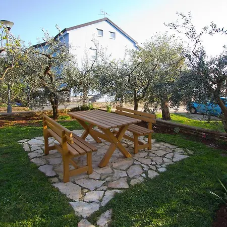 Gina Apartman *